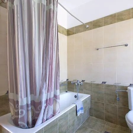 Skala Sleeps 6 T228146